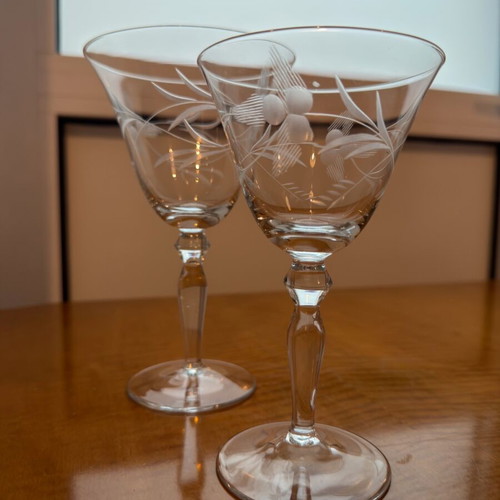 Set of 12 vintage cocktail glasses with engraved design like new