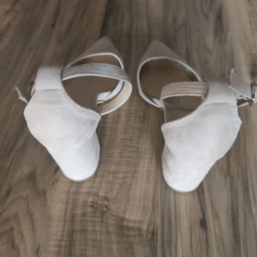 Diamantiqu beige suede pumps size 38 like new, 8cm heel