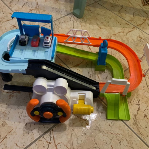 Car circuit with driving simulator used, 3 themed cars