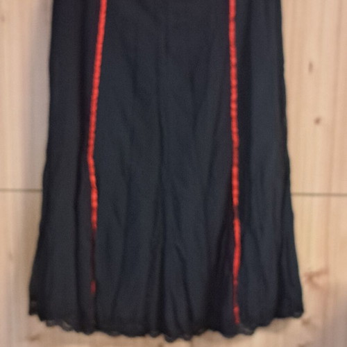 Midi skirt like new, size XXL 44, black and red