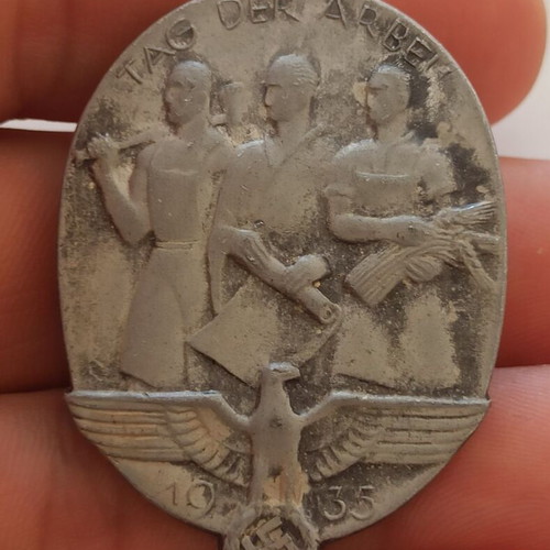 Third Reich authentic pin No3 like new