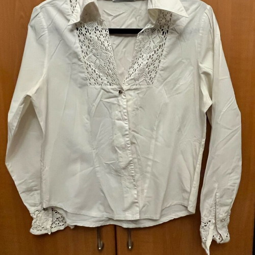 White cotton shirt with lace on bust and sleeves like new, size M