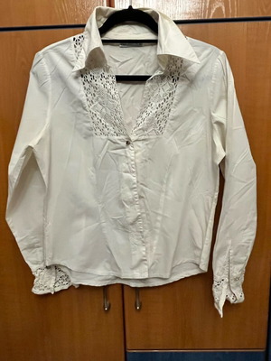 White cotton shirt with lace on bust and sleeves like new, size M