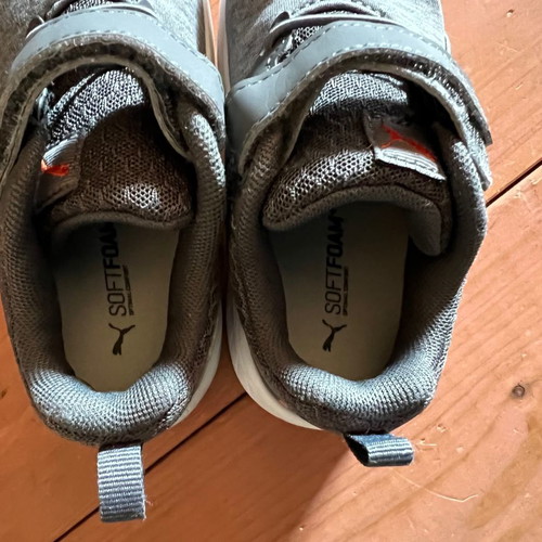 Βρεφικά παπούτσια Puma NRGY Comet V γκρι μεταχειρισμένα, νούμερο 25