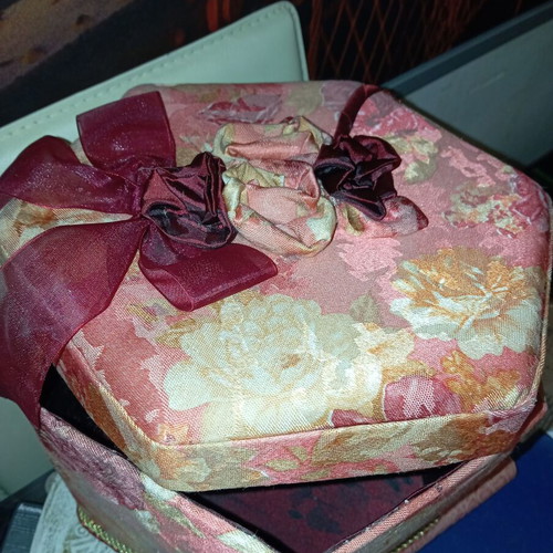 Fabric large jewelry box like new in shades of pink, white and burgundy 18"