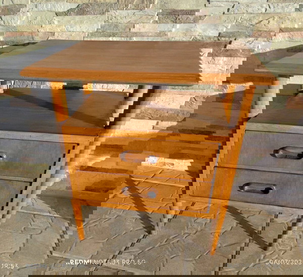 Δανέζικο κομοδίνο mid-century design, σε άριστη κατάσταση
