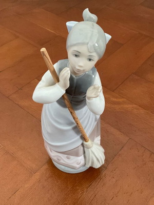 Фигурка Lladro в отлично състояние с порцелан, височина 23 см