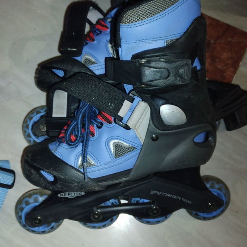 Inliner skates used with protective gear for children sizes 30-33
