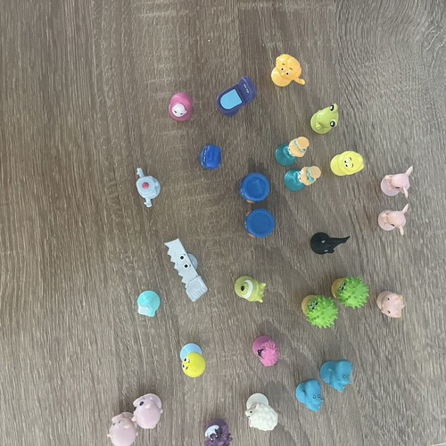 Ser Stikeez suction cup figures set, like new, 28 pieces