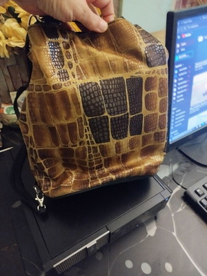 Bag pouch with crocodile effect like new brown handbag