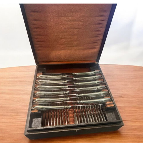 Silver-plated cutlery set like new, 36 pieces in original case