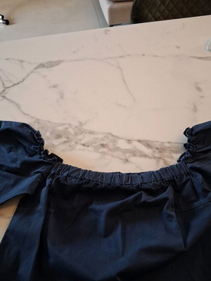 Φόρεμα Zara μπλε σκούρο medium με balloon μανίκια σαν καινούργιο