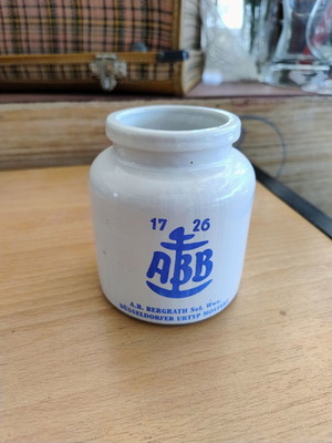 Small ceramic vase used, 10 cm height