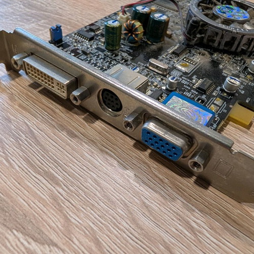 Sapphire Radeon X600 Pro 256MB graphics card used with VIVO