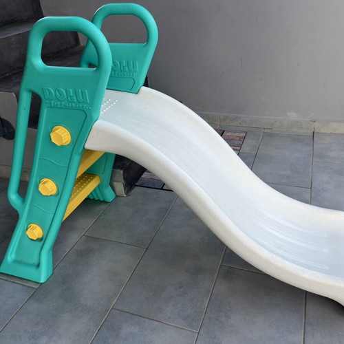 Children's slide like new, durable plastic