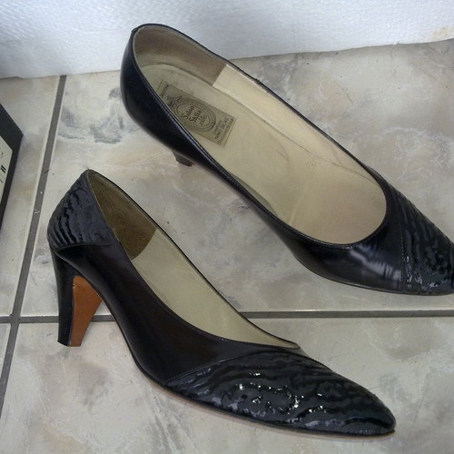 Pumps size 38 black with 5 cm heel like new