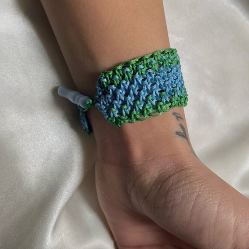 Macrame bracelet like new, handmade, blue and green
