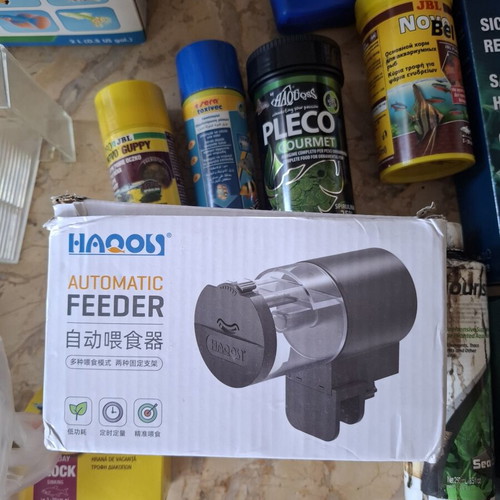 Aquarium equipment and food like new, assorted items pack