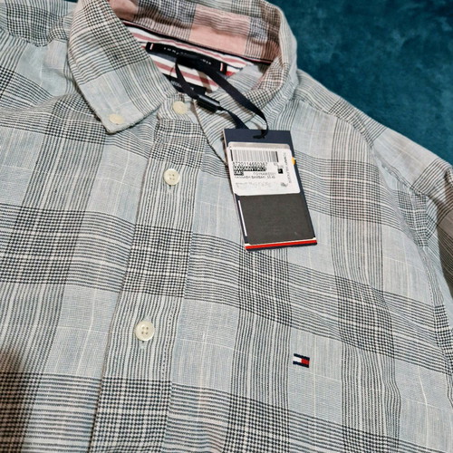 Tommy Hilfiger shirt Small new, fits medium size