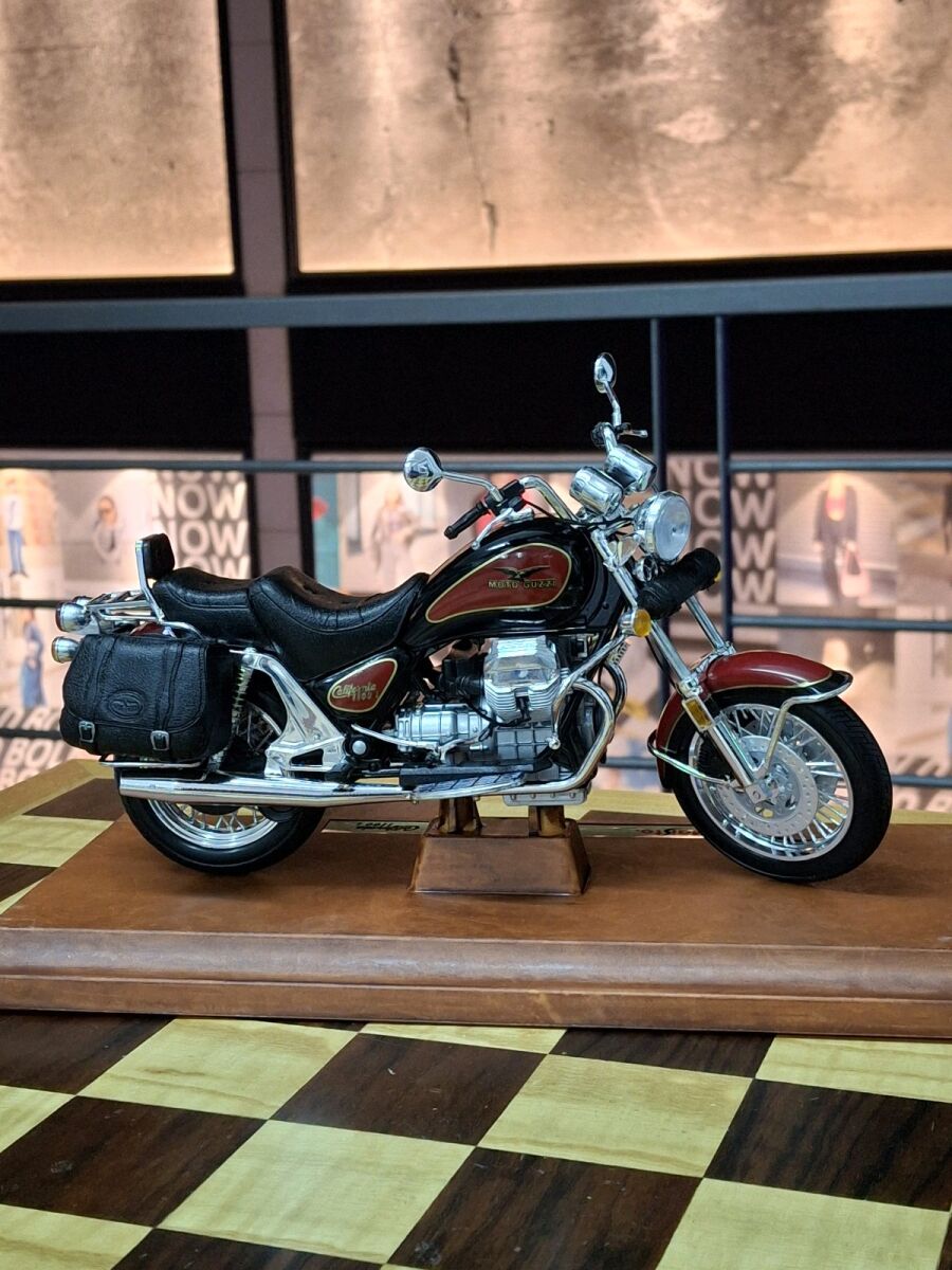 Motto Guzzi California 1100 Maisto 1:10… - € 45,00 - Vendora.cy