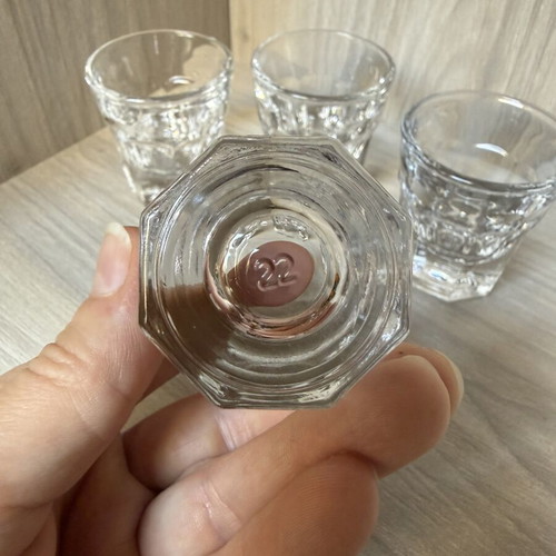 Shot glasses set of 4, like new, glass