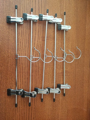 Set of 5 metal clothes hangers