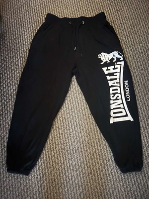 Φόρμα Lonsdale μαύρη μέγεθος S σε καλή κατάσταση