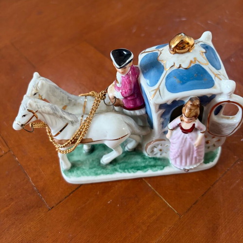 Porcelain figurine carriage like new, small crack