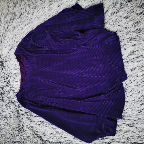Purple blouse with pleat and 3/4 sleeve like new, sizes M and L