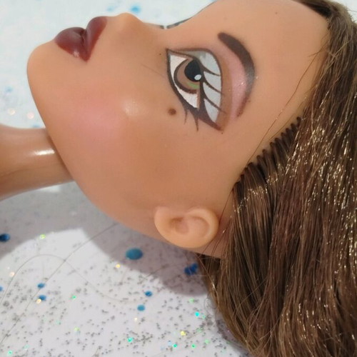 Bratz Xpress it Yasmin doll used with missing arm and flaws