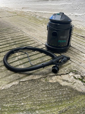 DeLonghi Penta Multivac vacuum cleaner like new