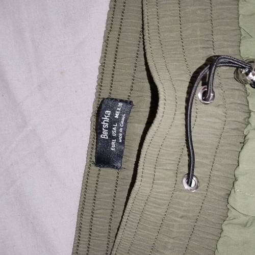 Mini cargo skirt Bershka green like new, size L