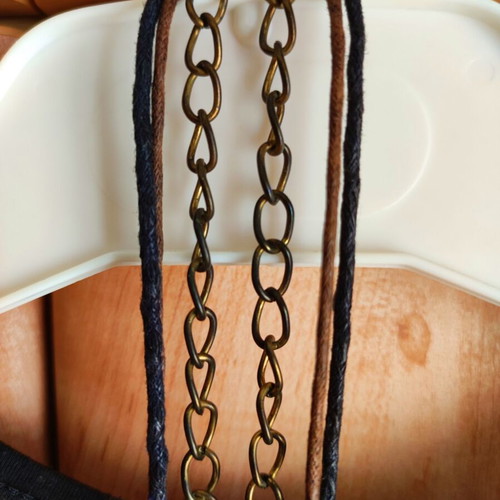 Vintage Accessorize long necklace with feathers and embossed leaves like new