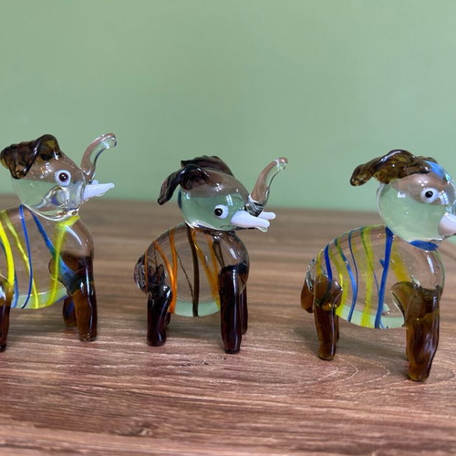 Set of three Murano style decorative glass elephants like new