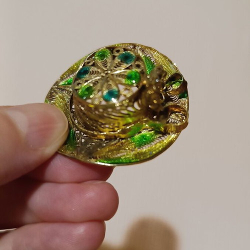Vintage brooch like new
