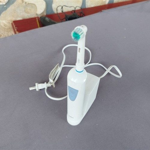 Braun electric toothbrush type 4731 used