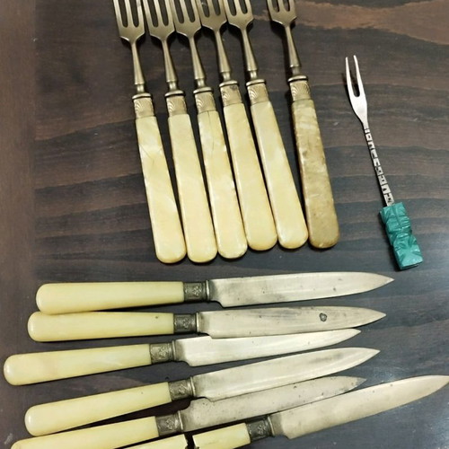 Knife set used with resin base, vintage
