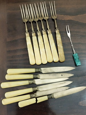 Knife set used with resin base, vintage