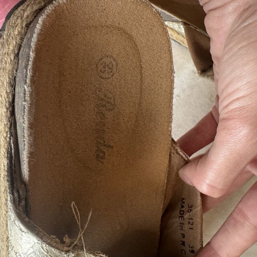 Slippers size 39 like new, multicolor gold