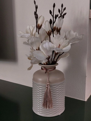 Decorative vase with plastic flowers like new, 17cm height
