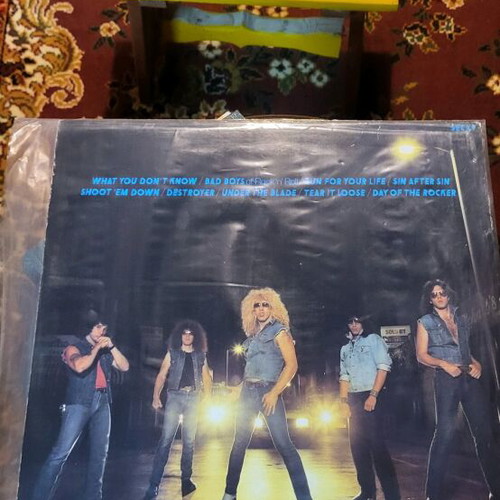 Twisted Sister vinyl 1st edition like new, metal