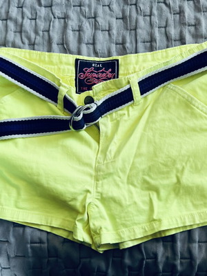 Superdry shorts medium new yellow