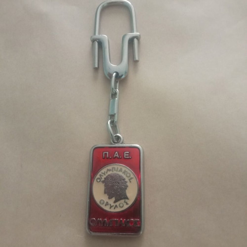 Vintage Olympiakos keychain used, 80s legend