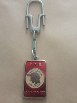 Vintage Olympiakos keychain used, 80s legend