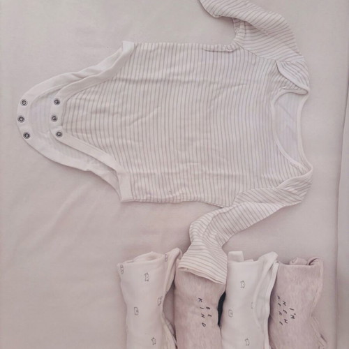 Baby bodysuits used, pack of 5 for 9-12 months, Mothercare