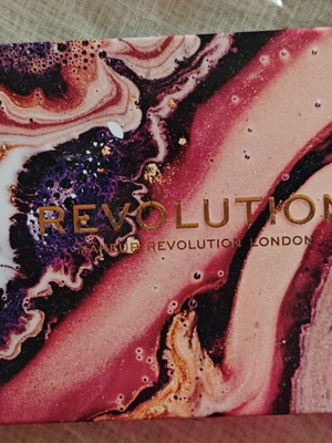 Revolution Eyeshadow Palette like new