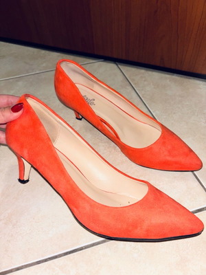 Low heel coral pumps size 39