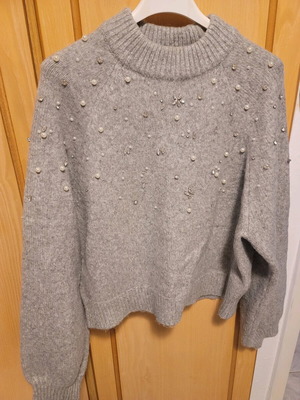 Mango sweater like new, gray with decorative beads