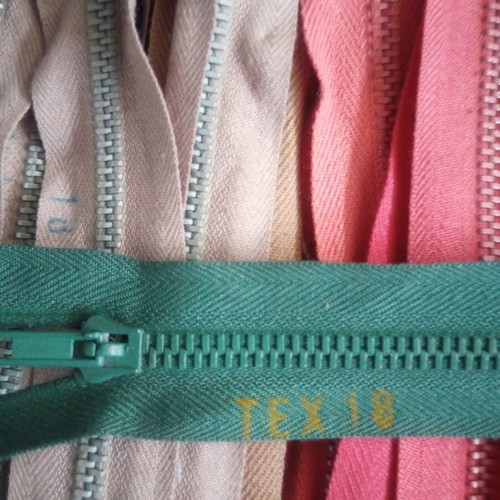 Set of 22 TEX 18 metal zippers, 18 cm, assorted colors