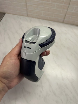 Dymo Omega mechanical handheld label maker like new